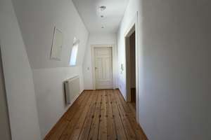 Charmante 2-Zimmer-Dachgeschosswohnung mit Einbauküche in der Karlsruher Südstadt – Die vollständige Adresse der Immobilie erhältst du vom Anbieter., 76137 Südstadt, Karlsruhe – Vorschaubild 7