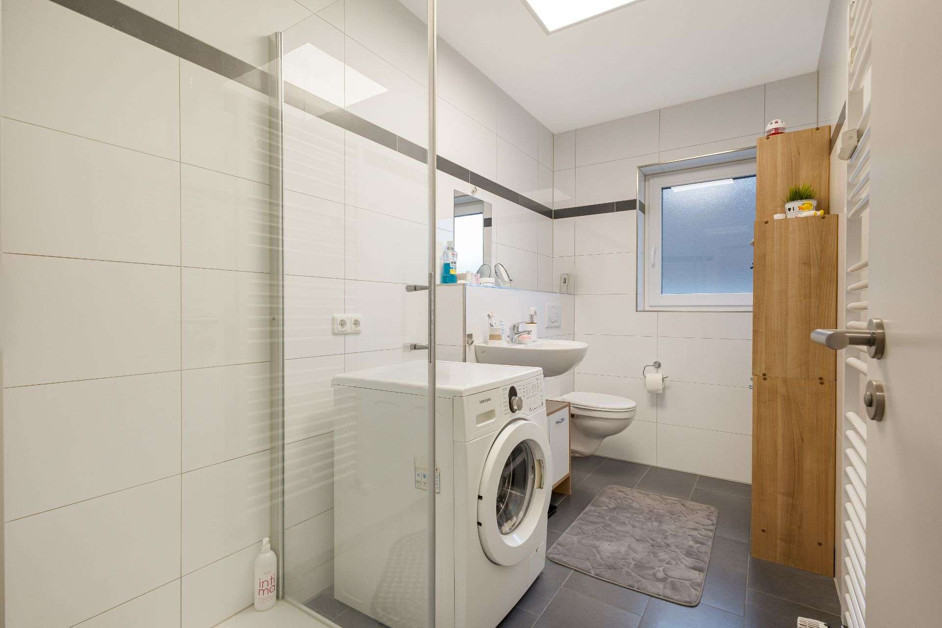 Immobilie in Schwalbach - Wohnen und Investieren: Saniertes Mehrfamilienhaus in attraktiver Feldrandlage in Schwalbach/Ts. - Bild 23