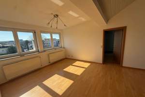 Schöne 2-Zimmer-Dachgeschosswohnung mit Loggia in Solingen