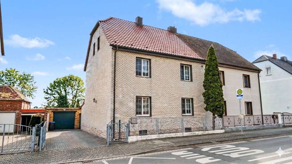 Immobilie in Markranstädt - Gepflegte Doppelhaushälfte mit 4,5 Zimmern, schönem Garten und Garage in Markranstädt-Großlehna - Bild 0