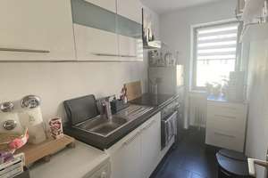 Gelegenheit in Rhein Nähe: Helle Wohnung-2 schöne Zimmer, Küche, Sonnenbalkon u. Gartenblick – Die vollständige Adresse der Immobilie erhältst du vom Anbieter., 40474 Golzheim, Düsseldorf – Vorschaubild 2