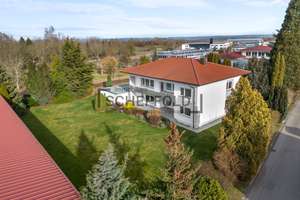 Besondere Gelegenheit! Großzügiges Einfamilienhaus im Villenstil mit weitläufigem Grundstück – Die vollständige Adresse der Immobilie erhältst du vom Anbieter., 88471 Laupheim – Vorschaubild 2