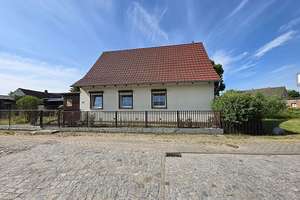 Gepflegtes Einfamilienhaus mit Garage und Nebengelass in Steinbeck
