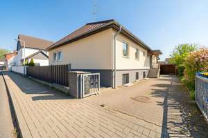BUNGALOW MIT 6 ZIMMERN & eigenem Garten mit gemütlicher Terrasse – Die vollständige Adresse der Immobilie erhältst du vom Anbieter., 61169 Friedberg (Hessen) – Vorschaubild 1