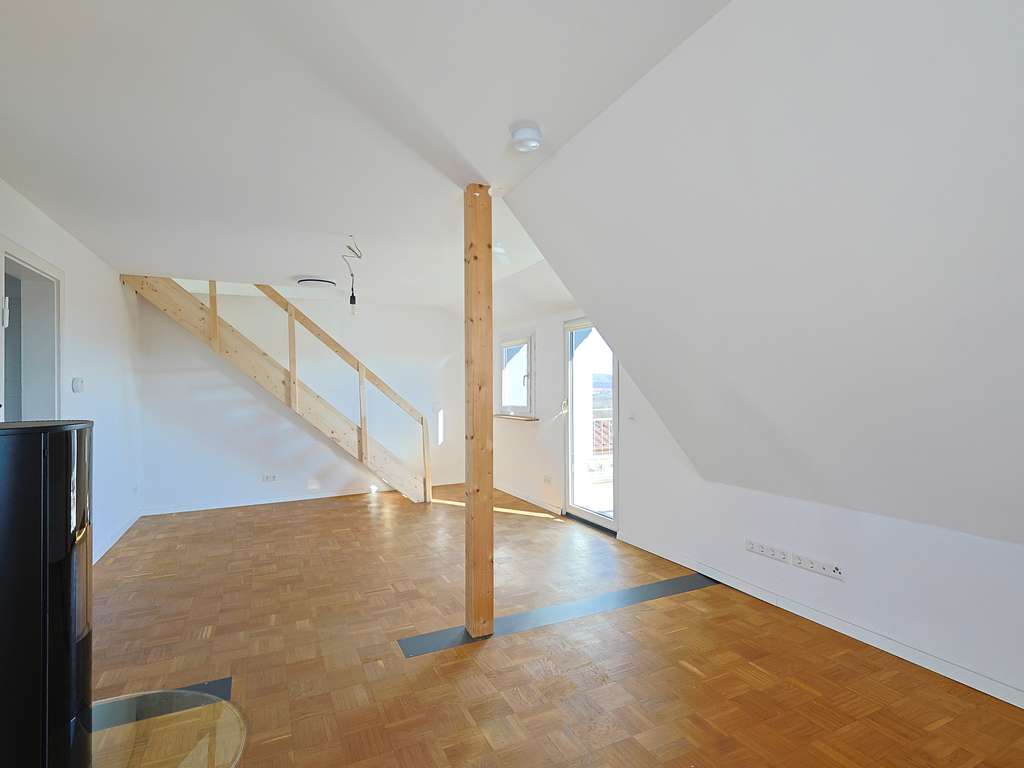 Immobilie in Schlaitdorf - Moderne, helle Dachgeschoss-Wohnung mit Süd-Balkon und fantastischem Fernblick - Bild 4