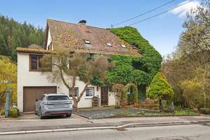 Großzügiges Familienzuhause - Mehrgenerationenwohnen oder viel Platz für Ihre Familie – Die vollständige Adresse der Immobilie erhältst du vom Anbieter., 75339 Höfen an der Enz – Vorschaubild 1