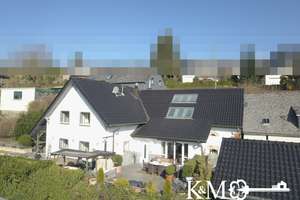 Zwei Häuser, eine Gelegenheit – Großzügiges Anwesen mit viel Fläche in Langscheid – Die vollständige Adresse der Immobilie erhältst du vom Anbieter., 56729 Langscheid – Vorschaubild 1