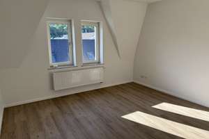 Südstadt: Stilvolle 3-Zimmer-DG-Wohnung im kernsanierten Gründerzeithaus