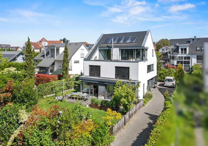 Exklusives Architektenhaus in Top Lage -        nur wenige Schritte vom Bodensee entfernt