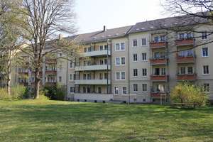 Lichterfüllte 3-Raum-Wohnung mit Einbauküche und Balkon – Jahnstr. 22, 9126 Lutherviertel, Chemnitz – Vorschaubild 2