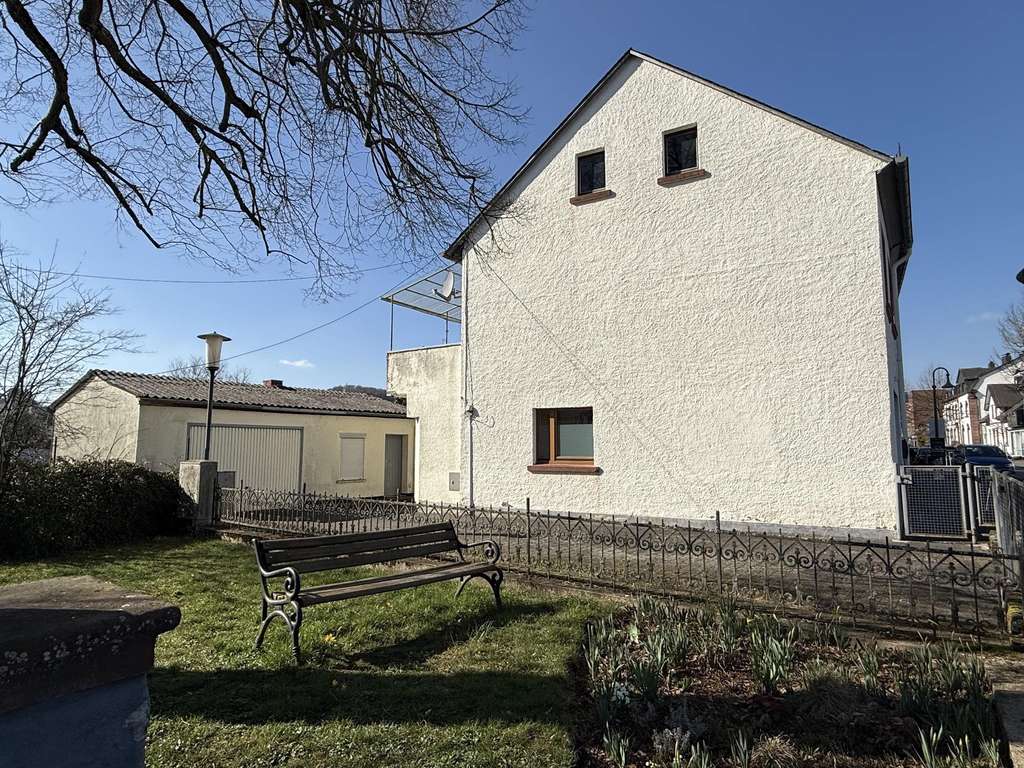 Immobilie in Daun - Modernisierungsbedürftiges Wohn- und Geschäftshaus in bester Lage - Bild 2