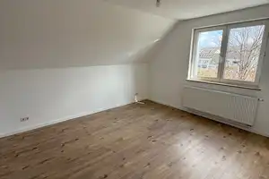Kernsanierte 2-Zimmer-Dachgeschosswohnung in Köln Höhenberg – Nürnberger Straße 8, 51103 Köln – Vorschaubild 3