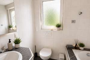 Charmante Erdgeschosswohnung mit traumhaftem Garten und Teich – In der Schleue 18, 47228 Bergheim, Duisburg – Vorschaubild 20