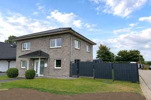 Attraktive Stadtvilla in Neritz zu verkaufen mit bestehendem Mietverhältnis – Die vollständige Adresse der Immobilie erhältst du vom Anbieter., 23843 Neritz – Vorschaubild 2