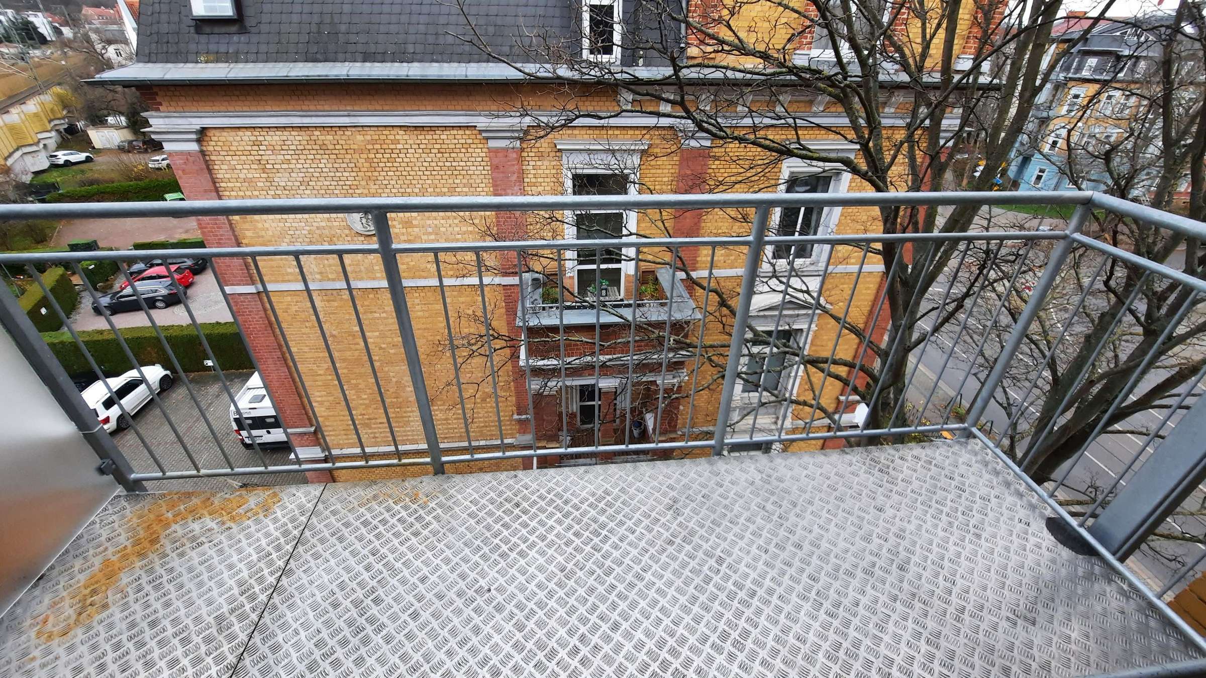 Geräumige 2-Zimmer-DG-Wohnung mit modernem Duschbad in Erfurt