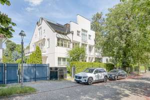 Großzügige und lichtdurchflutete Villa mit beheiztem Außenpool – Die vollständige Adresse der Immobilie erhältst du vom Anbieter., 14055 Westend, Berlin – Vorschaubild 2