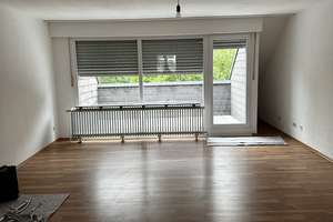 Gepflegte 2- Zimmer und 1-Zimmer Dachgeschosswohnung mit Balkon in zentraler Lage  von M'Gladb – Die vollständige Adresse der Immobilie erhältst du vom Anbieter., 41063 Am Wasserturm, Mönchengladbach – Vorschaubild 3