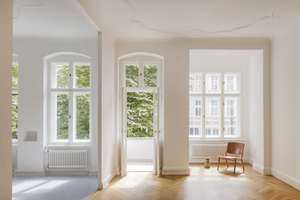 Zeitgenössisch interpretierter Altbau mit Südostbalkon – Kastanienallee 26, 10435 Prenzlauer Berg, Berlin – Vorschaubild 1
