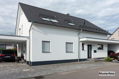 Freistehendes Einfamilienhaus mit sonniger Terrasse und Balkon