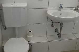 Frisch Teilsanierte Wohnung in nähe vom Düsseldorfer Flughafen  – Kartäuserstraße 22, 40468 Düsseldorf – Vorschaubild 4