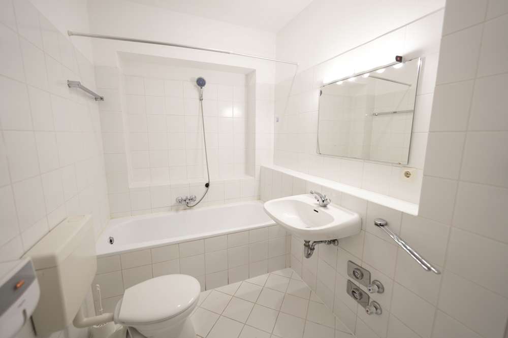 Immobilie in Coburg - Solide Kapitalanlage - 3-Zimmer-Wohnung mit Einbauküche und Stellplatz in Coburg, Neustadter Straße - Bild 5