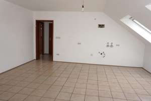 Großzügige 3-Zi. DG-Wohnung in Nürnberg - Werderau / Wohnung mieten