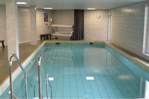 Sehr schöne gemütliche  2-Zimmer-Wohnung mit Schwimmbad im gepflegten Haus. – Leimbacher Straße 111, 42281 Barmen, Wuppertal – Vorschaubild 3