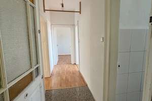 Altbaucharme: 4-ZKB Eigentumswohnung mit Balkon, sofort verfügbar