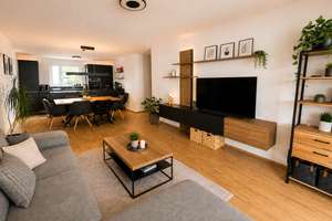 *Wohnkomfort auf höchstem Niveau* Neuwertige 4,5-Zimmer-Wohnung mit großem überdachtem Balkon – 70563 Vaihingen-Mitte, Stuttgart – Vorschaubild 2