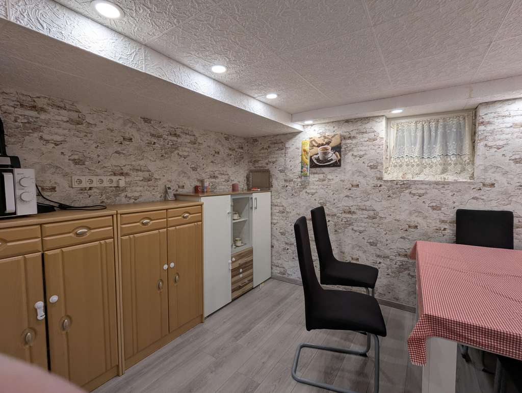 Immobilie in Idar-Oberstein - Zwei Wohneinheiten. Drei Garagen. Eine Aussicht, die bleibt. - Bild 4