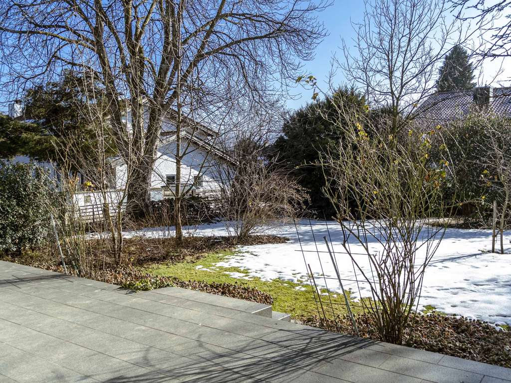 Immobilie in Bad Feilnbach - Lichtdurchflutetes Einfamilienhaus-Erdwärme-PV-Anlage-Zweitwohnsitz ist möglich - Bild 2