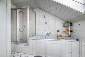Bezugsfreies Zweifamilienhaus mit Garage und großem Süd-Garten – Aachen (Kreis) – Vorschaubild 31