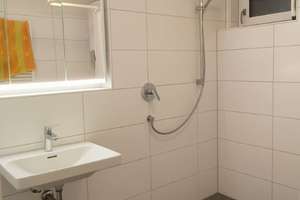 möblierte 1-Zimmer-Erdgeschoss- Wohnung mit Terrasse und Garten  – Höchstetter Str. 18a, 86154 Links der Wertach-Süd, Augsburg – Vorschaubild 14
