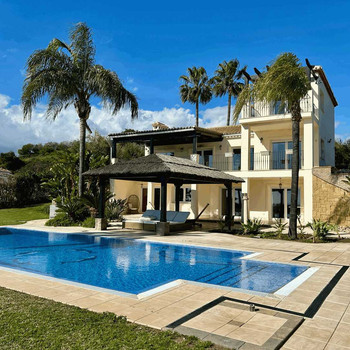 Exklusive Luxusvilla mit Panoramablick aufs Meer in La Albertina, Estepona
