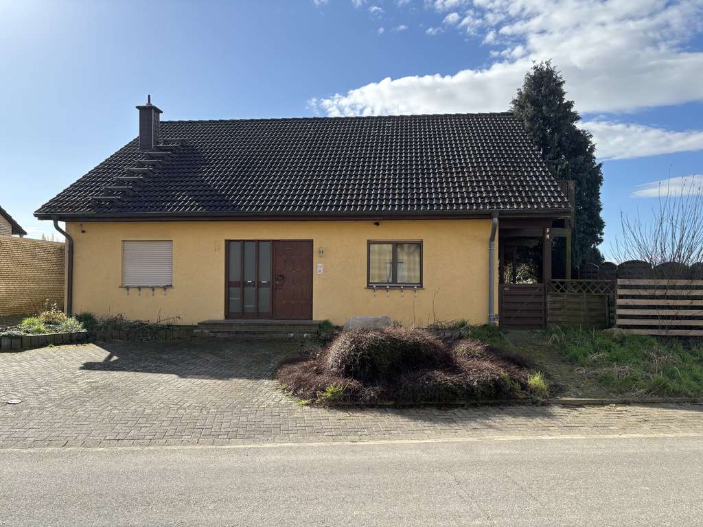 Immobilie in Erkelenz - ***großes, freistehendes Familienhaus mit Einliegerwohnung ! ***  Keyenberg-Süd - Bild 1