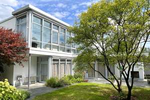 Familienidyll mit viel Platz: Architektenhaus mit Einliegerwohnung und sonnigem Garten