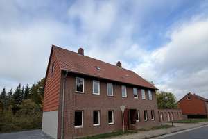 Attraktives Mehrfamilienhaus mit Entwicklungspotenzial in Frellstedt – 4 Wohneinheiten möglich! – Die vollständige Adresse der Immobilie erhältst du vom Anbieter., 38373 Frellstedt – Vorschaubild 1
