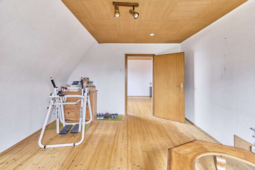 Immobilie in Dielheim - Familienhaus mit Charakter, Garten und großem Ausbaupotenzial- ideal für handwerklich begabte Käufer - Bild 3