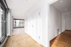 Seltene 3-Zi.-Wohnung mit eigenem Eingang, Dachterrasse, Dachgarten, Lift, ruhige Lage, nahe U-Bahn – Die vollständige Adresse der Immobilie erhältst du vom Anbieter., 80992 Alt-Moosach, München – Vorschaubild 10