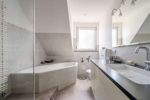 Licht, Raum und Lebensqualität – besondere Doppelhaushälfte mit Atelier und Gartenidylle – Die vollständige Adresse der Immobilie erhältst du vom Anbieter., 51067 Holweide, Köln – Vorschaubild 11