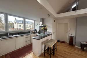 Sehr schöne GALERIE-Wohnung. Ideal für ein PAAR ohne Kinder. Balkon, Einbauküche, Stellplatz. FREI – Die vollständige Adresse der Immobilie erhältst du vom Anbieter., 70599 Schönberg, Stuttgart – Vorschaubild 9
