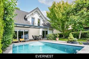 Modern single-family home with a pool, spa area, a 168 m² outbuilding, and access to the Nuthe River – Die vollständige Adresse der Immobilie erhältst du vom Anbieter., 14473 Südliche Innenstadt, Potsdam – Vorschaubild 1