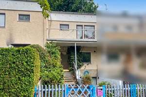 Stark sanierungsbedürftiges Reihenmittelhaus mit 3,5 Zimmern und großem Garten in Berlin- Zehlendorf