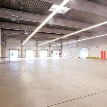 Lagerhalle in Köln-Gremberghoven | Funktional | Rampen | Flughafennähe