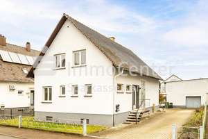Großes Grundstück, viel Potenzial: Ihr neues Zuhause in Eggenstein – Die vollständige Adresse der Immobilie erhältst du vom Anbieter., 76344 Eggenstein-Leopoldshafen – Vorschaubild 1