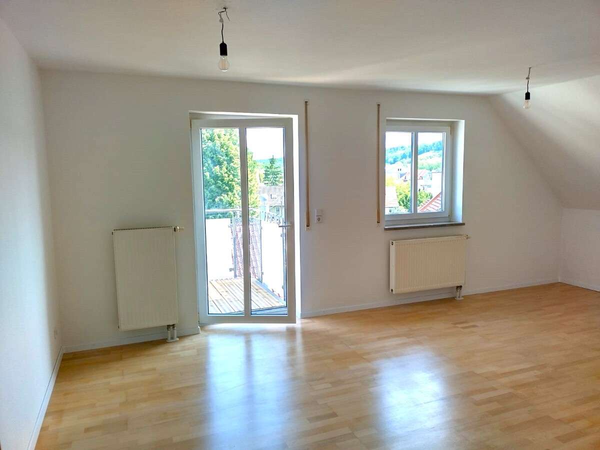 Immobilie in Crossen an der Elster - Helle 3-Raum-Wohnung mit EBK, Balkon, Stellplatz in guter Lage für Eigennutzer oder Kapitalanleger - Bild 5