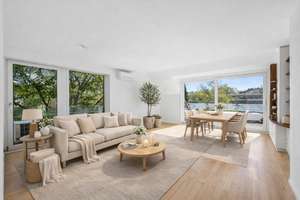 Großzügige 2-Zimmer-Wohnung mit Süd-Loggia, Balkon und Stellplatz in beliebter Lage von Düsseldorf