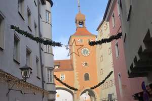 Historisch sanierte Altbauwohnung im Herzen von Regensburg – Die vollständige Adresse der Immobilie erhältst du vom Anbieter., 93047 Innenstadt, Regensburg – Vorschaubild 1