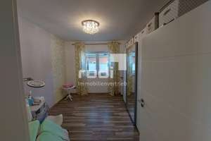 "Schöne, große 4-Zimmer-Wohnung im 1. Obergeschoss mit Kamin in Paderborn-Schloß Neuhaus, Bj. 2015 – Die vollständige Adresse der Immobilie erhältst du vom Anbieter., 33104 Schloß Neuhaus, Paderborn – Vorschaubild 13