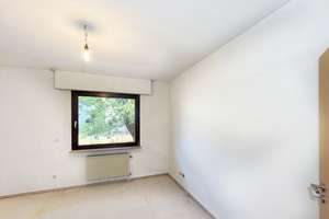 Familienbungalow mit Einliegerwohnung und Doppelgarage auf schönem Hanggrundstück – Katharinenberg 12, 91350 Gremsdorf – Vorschaubild 12